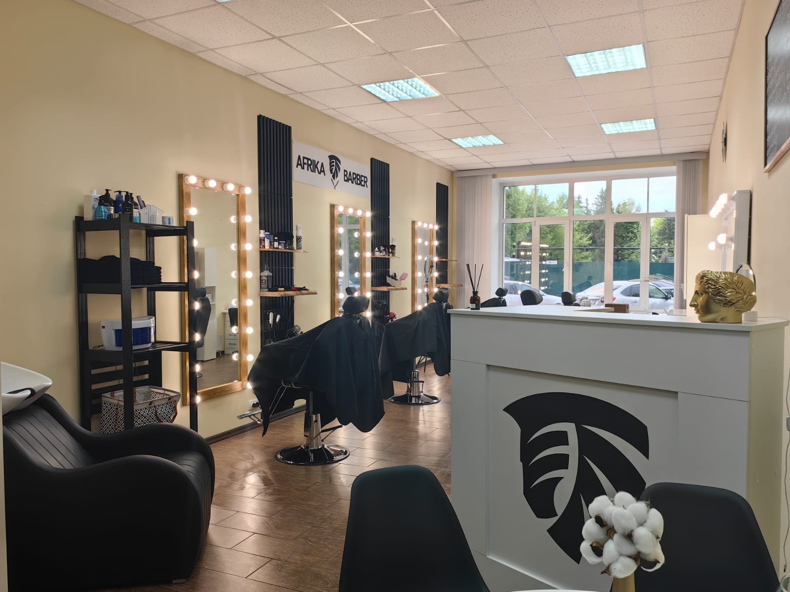 Afrika Salon — интерьер барбершопа